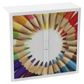 Kovová spisová skříň s roletou, 104 x 110 x 41,5 cm, barevné pastelky